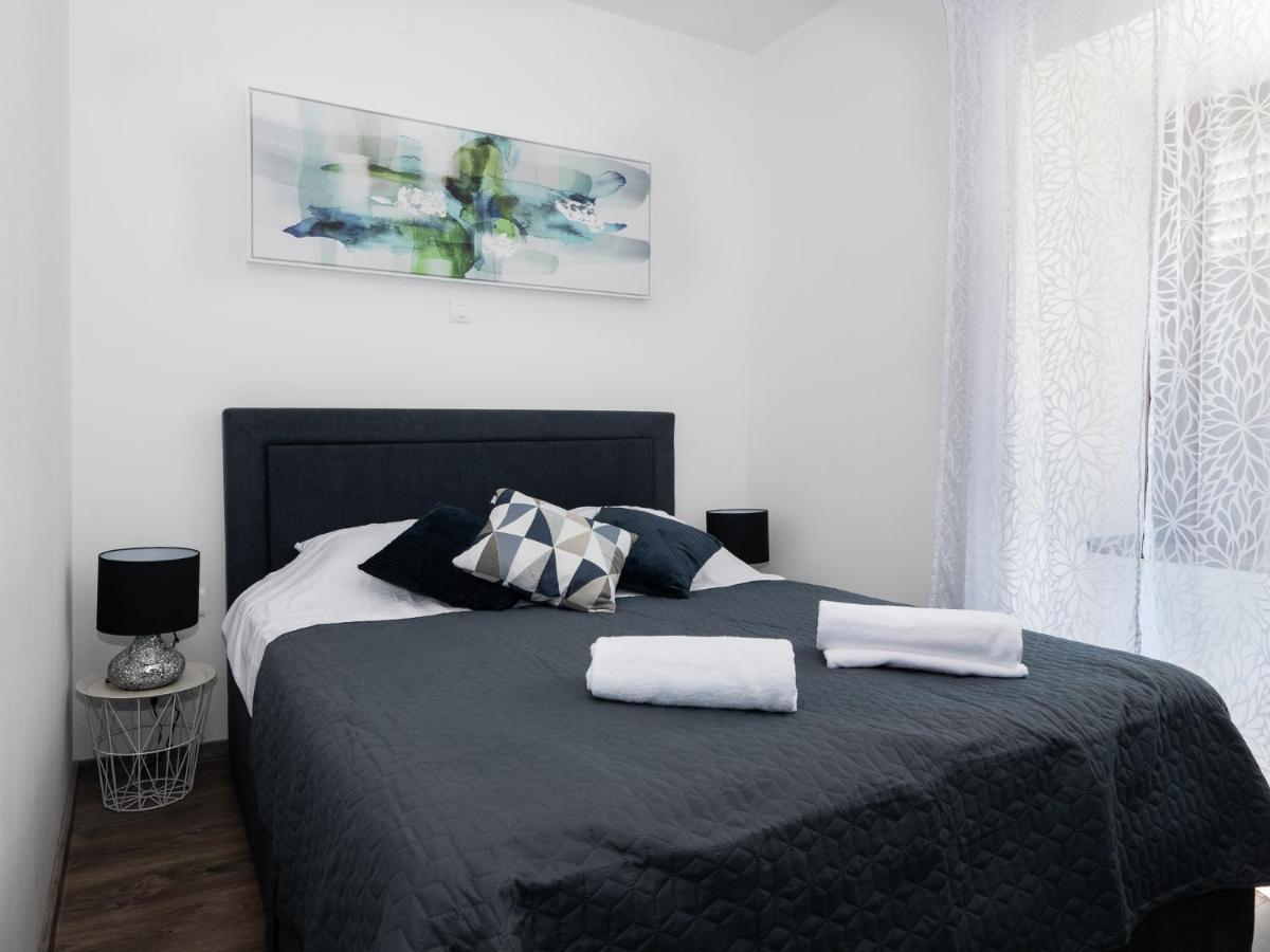 Arena Delight Studio Apartments Pula Exterior photo