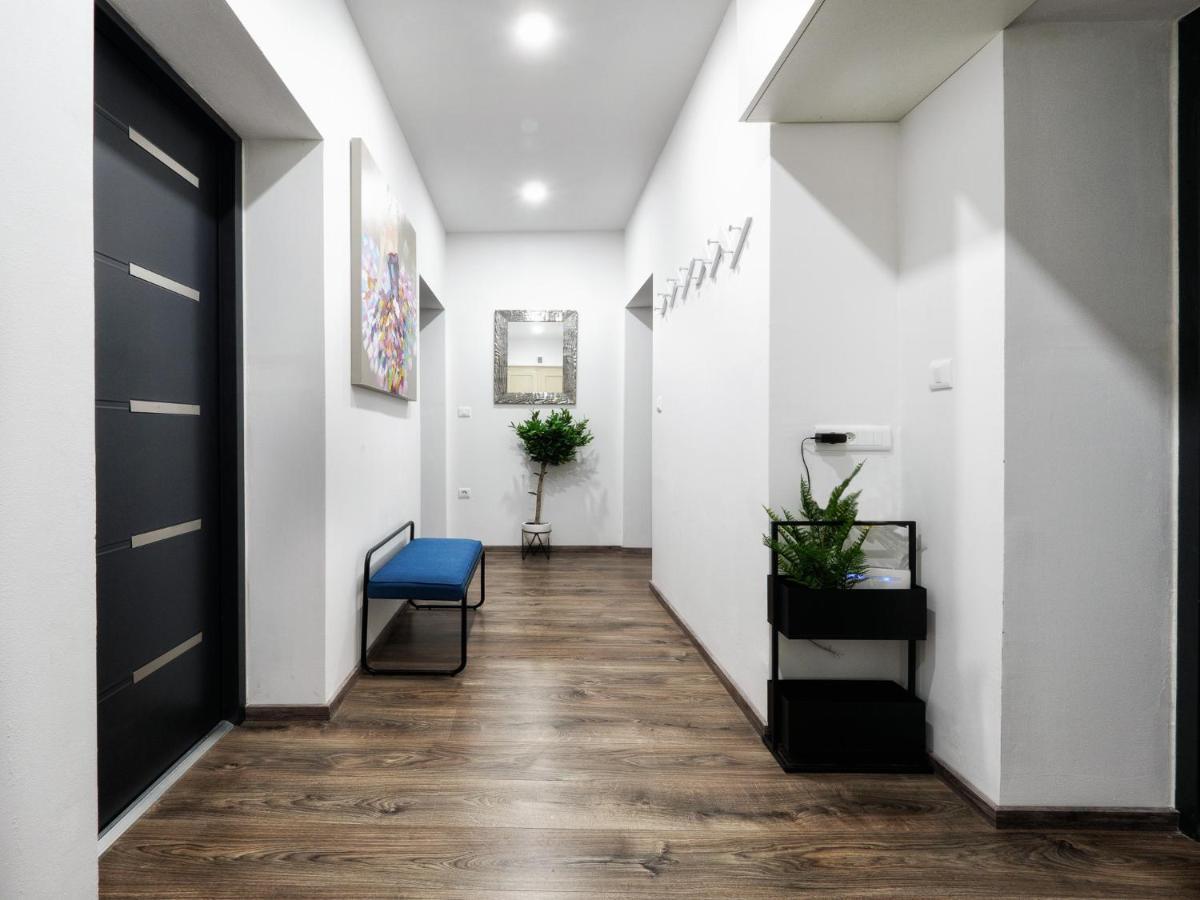 Arena Delight Studio Apartments Pula Exterior photo