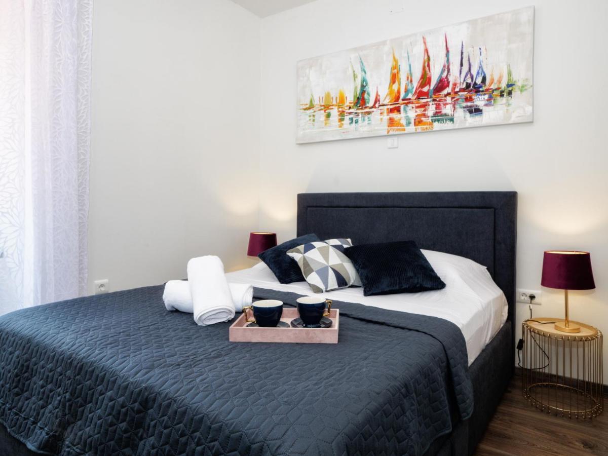Arena Delight Studio Apartments Pula Exterior photo