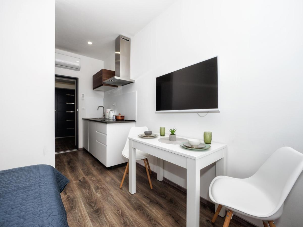 Arena Delight Studio Apartments Pula Exterior photo