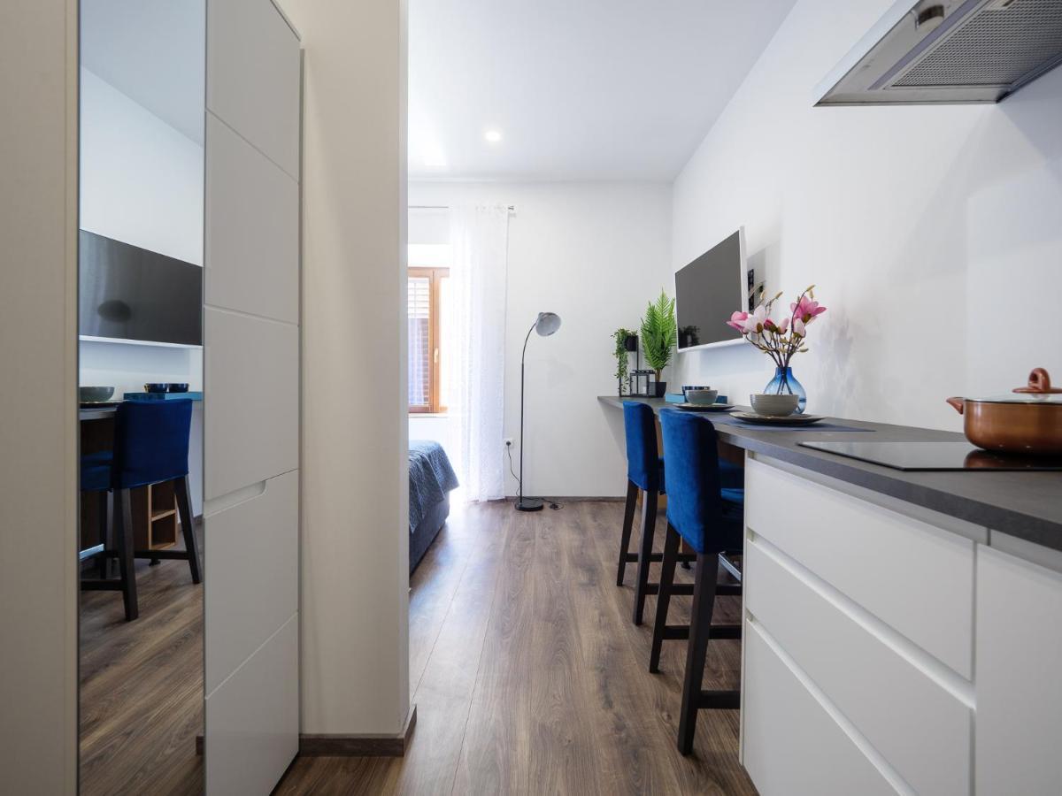 Arena Delight Studio Apartments Pula Exterior photo