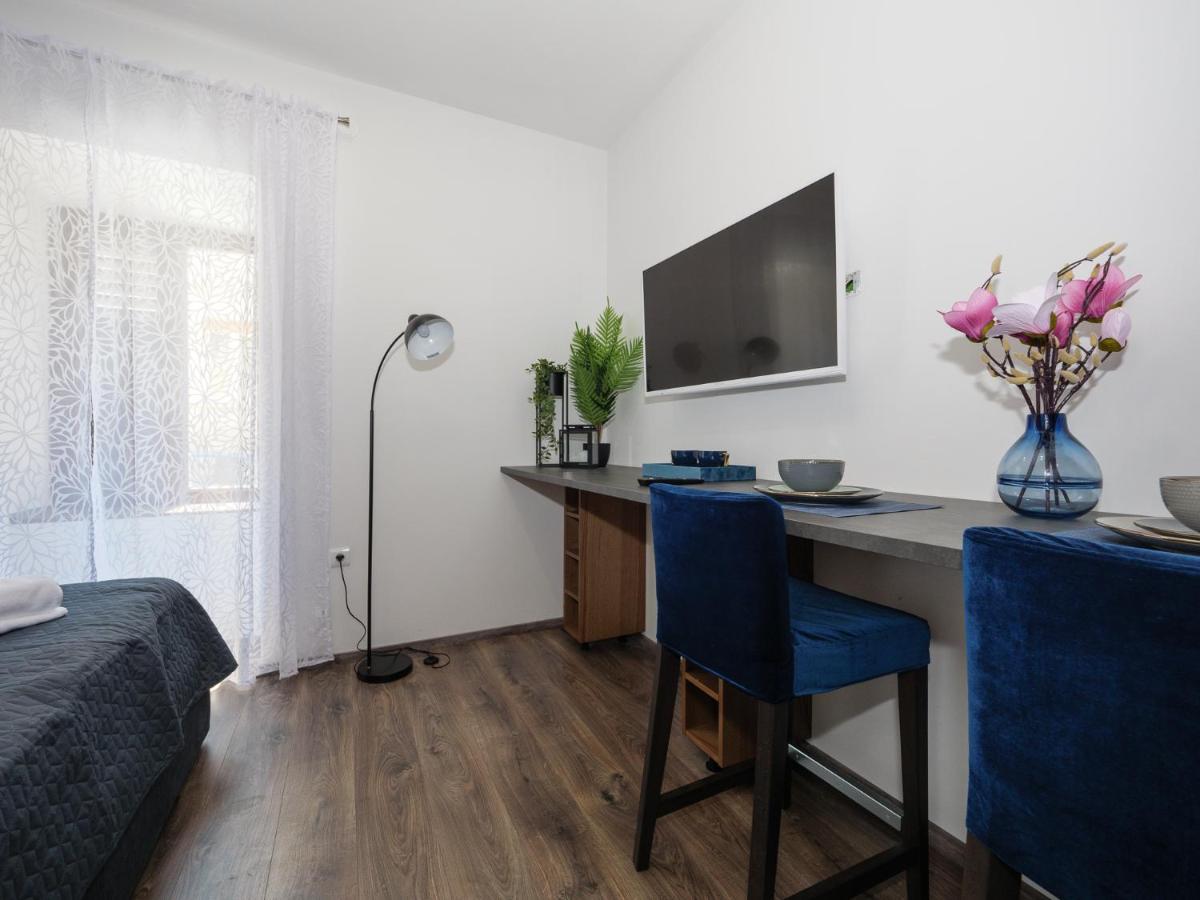 Arena Delight Studio Apartments Pula Exterior photo