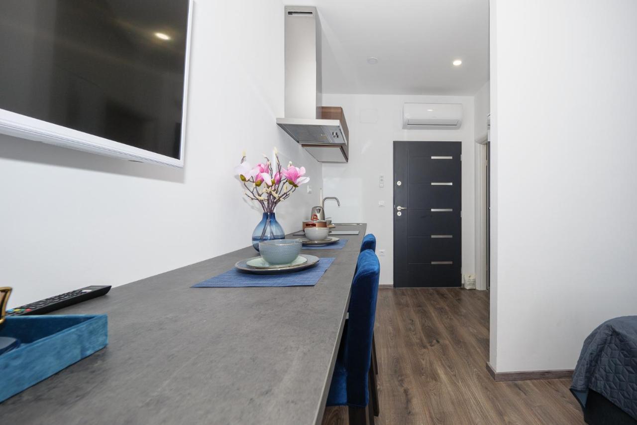 Arena Delight Studio Apartments Pula Exterior photo